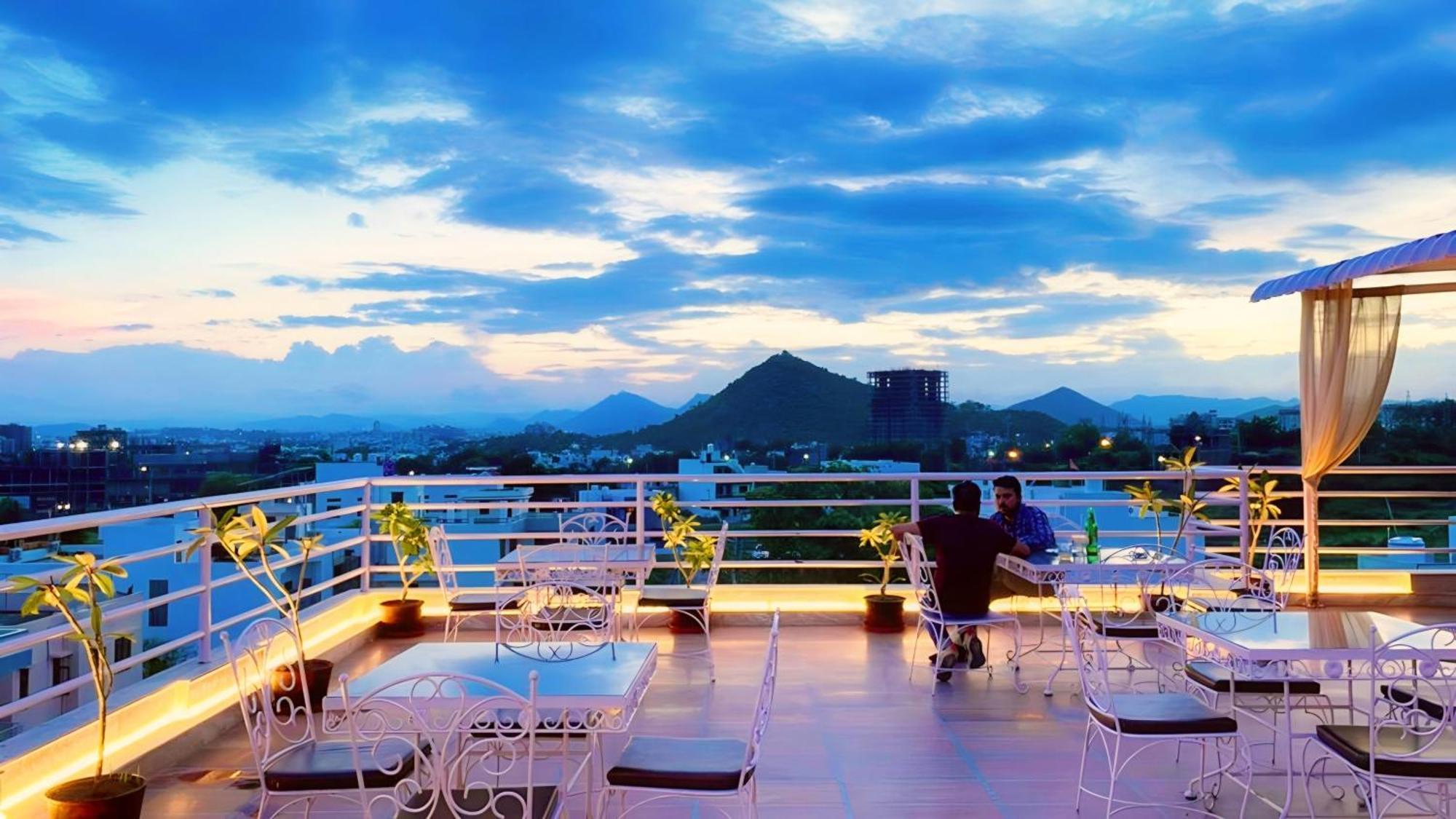 Hotel The Celebration By Amod Best Hotel & Rooftop Udaipur Eksteriør billede