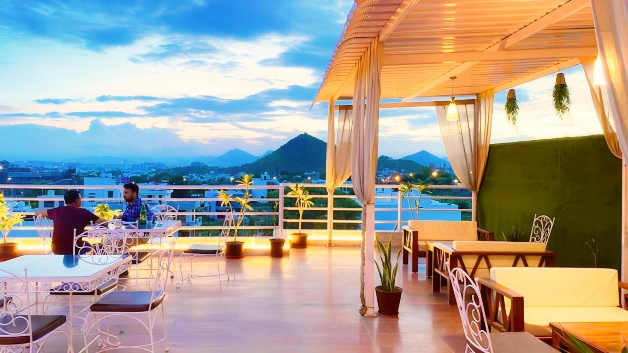 Hotel The Celebration By Amod Best Hotel & Rooftop Udaipur Eksteriør billede