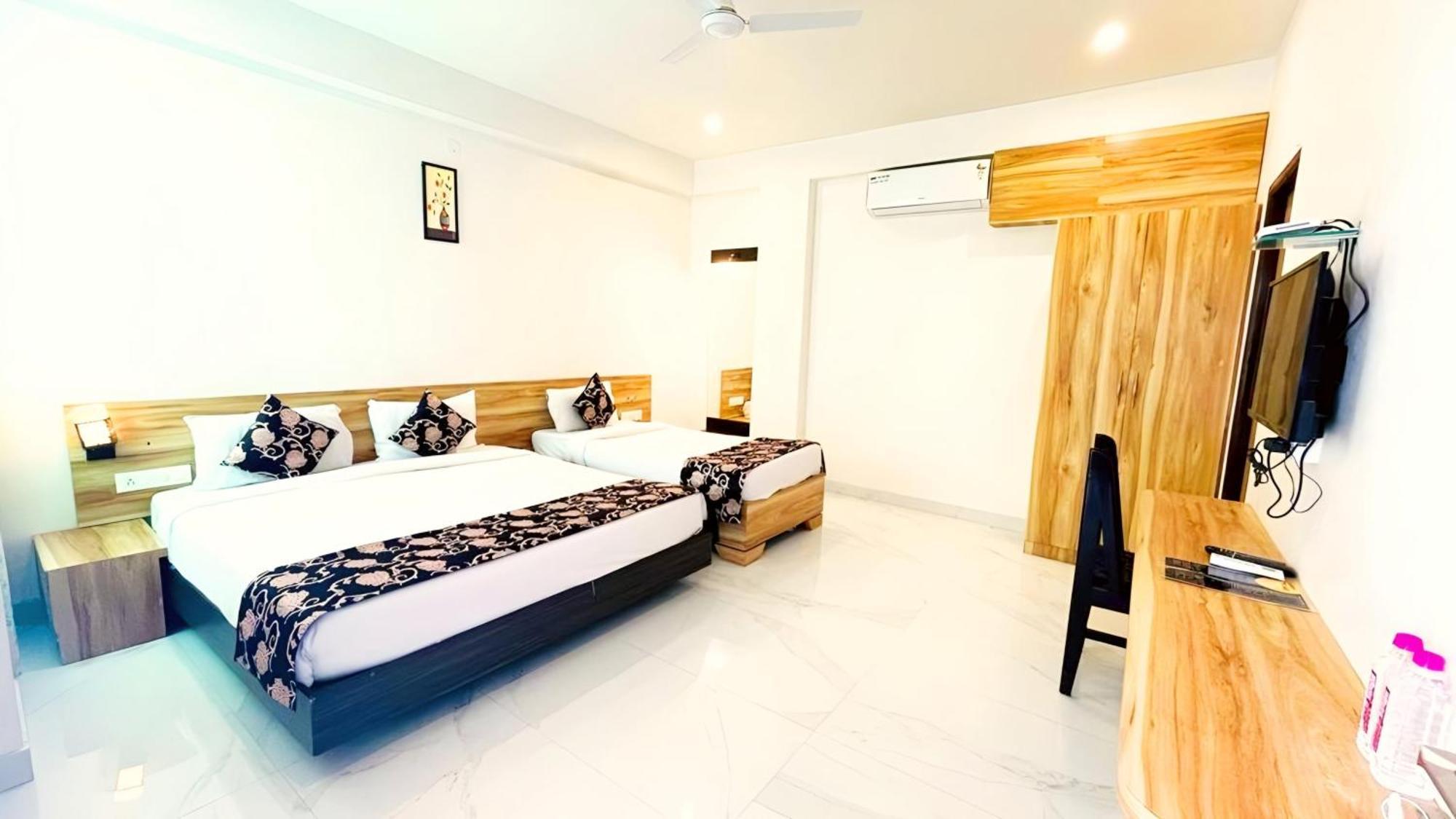 Hotel The Celebration By Amod Best Hotel & Rooftop Udaipur Eksteriør billede