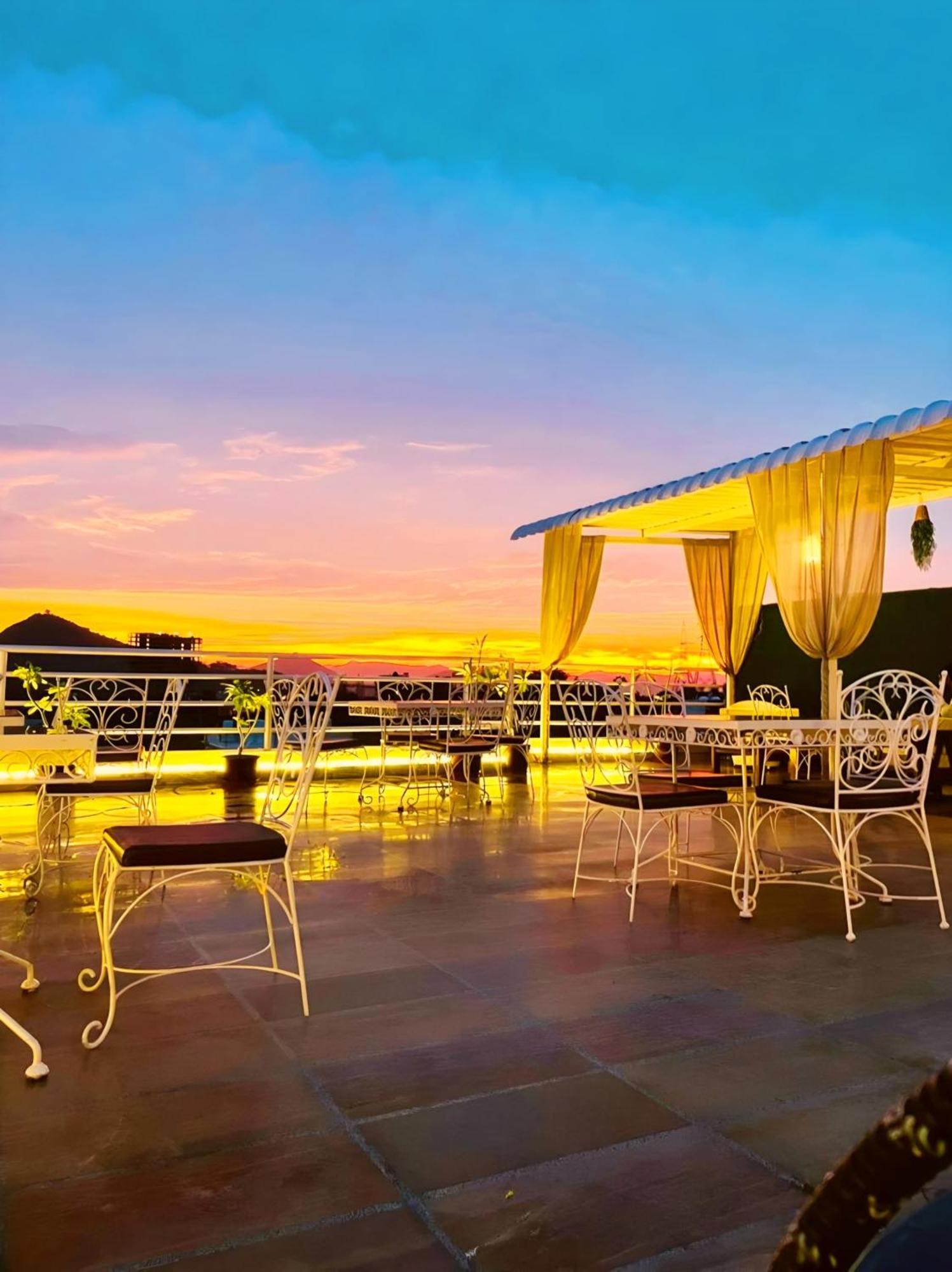 Hotel The Celebration By Amod Best Hotel & Rooftop Udaipur Eksteriør billede