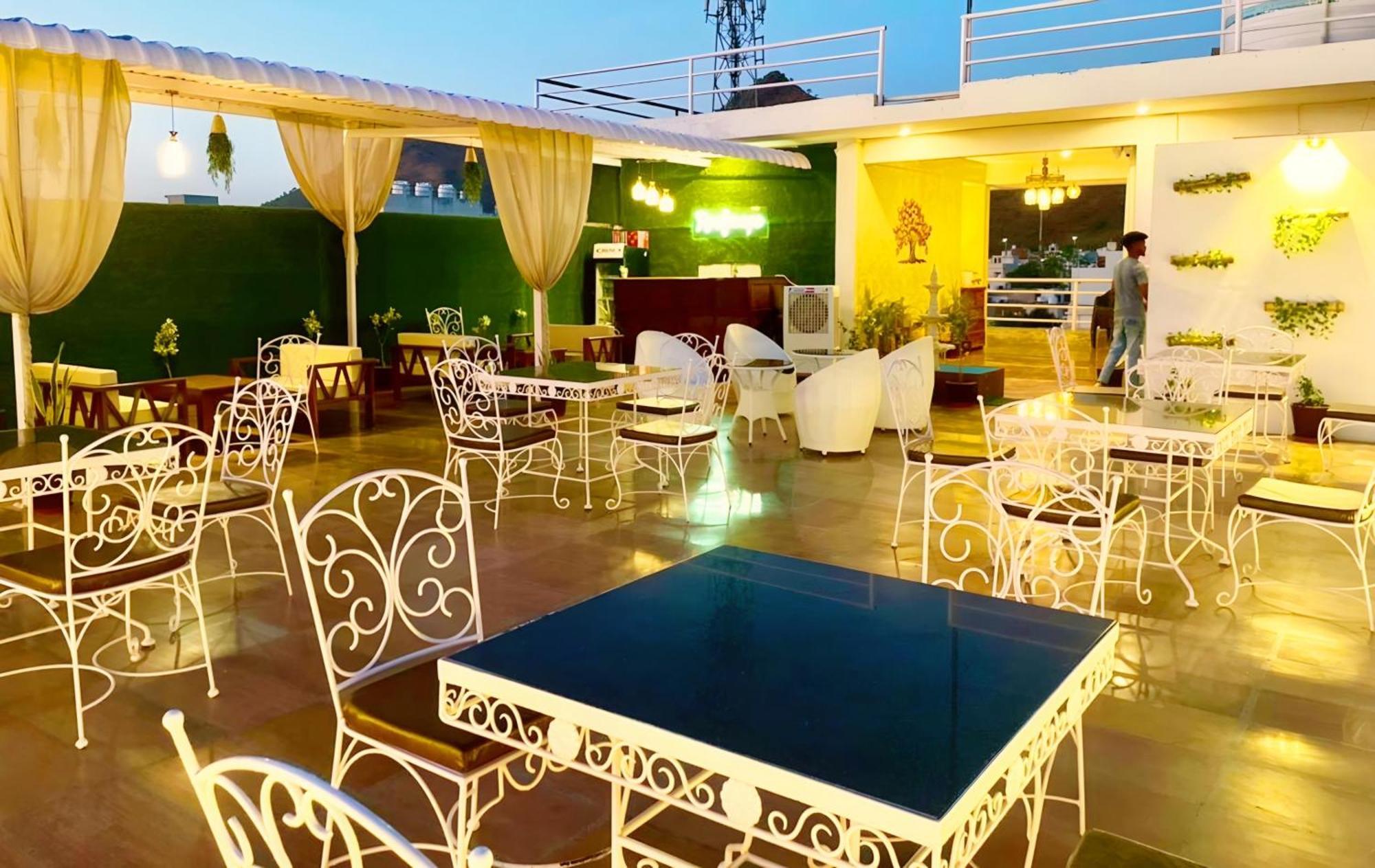 Hotel The Celebration By Amod Best Hotel & Rooftop Udaipur Eksteriør billede