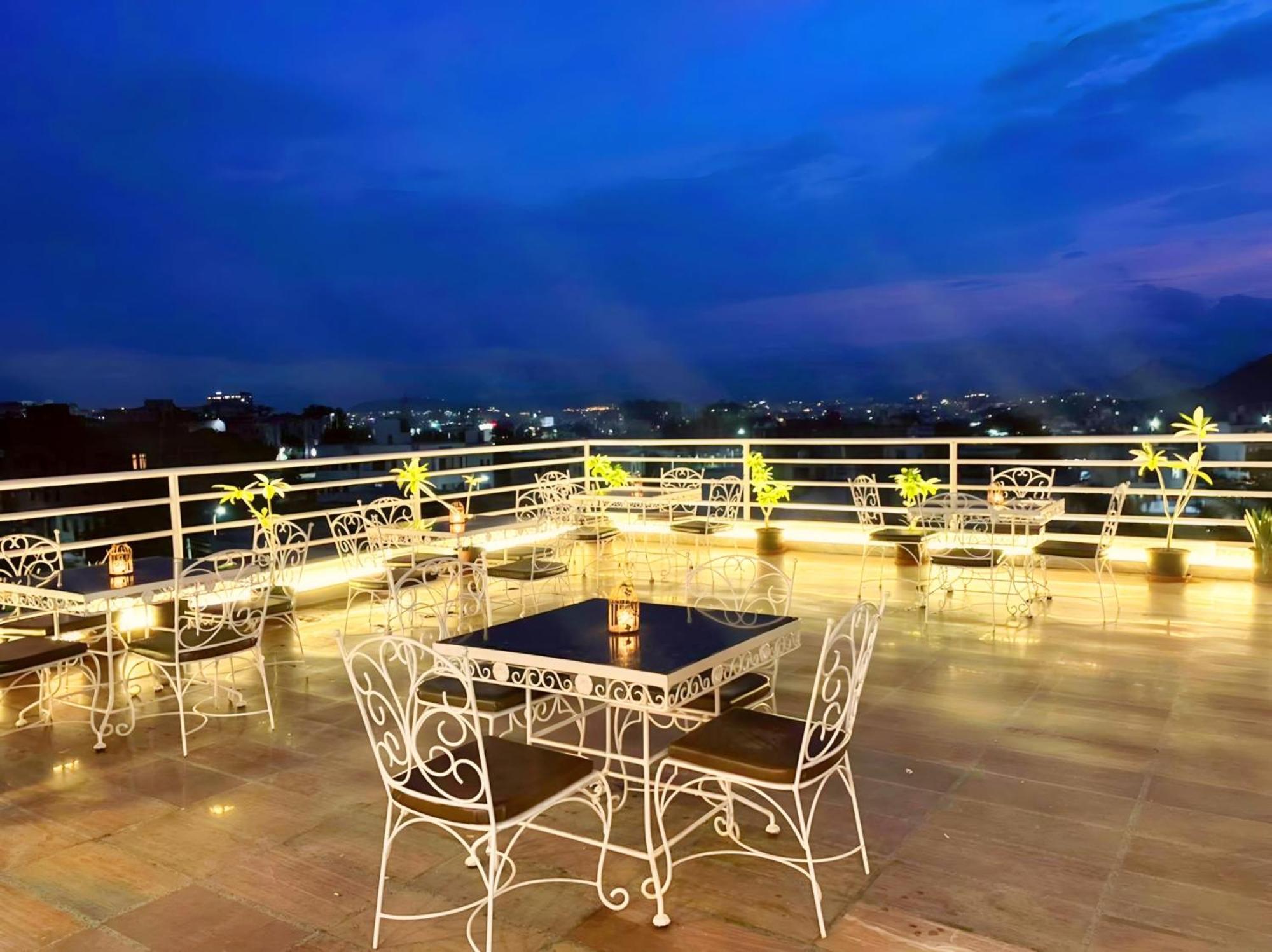 Hotel The Celebration By Amod Best Hotel & Rooftop Udaipur Eksteriør billede